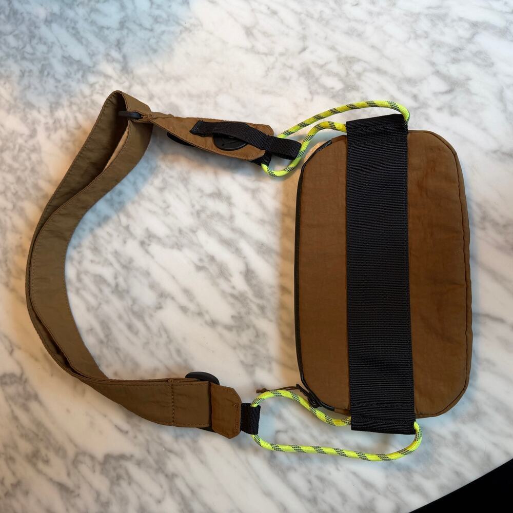 Lululemon Everywhere Belt Bag in Brown - Picture 3 of 5
